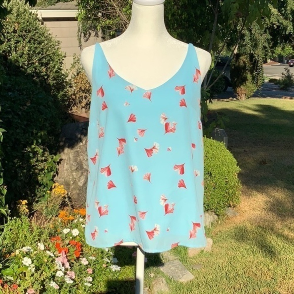 Banana Republic sky blue camisole top. Petite V-Neck Classic Camisole